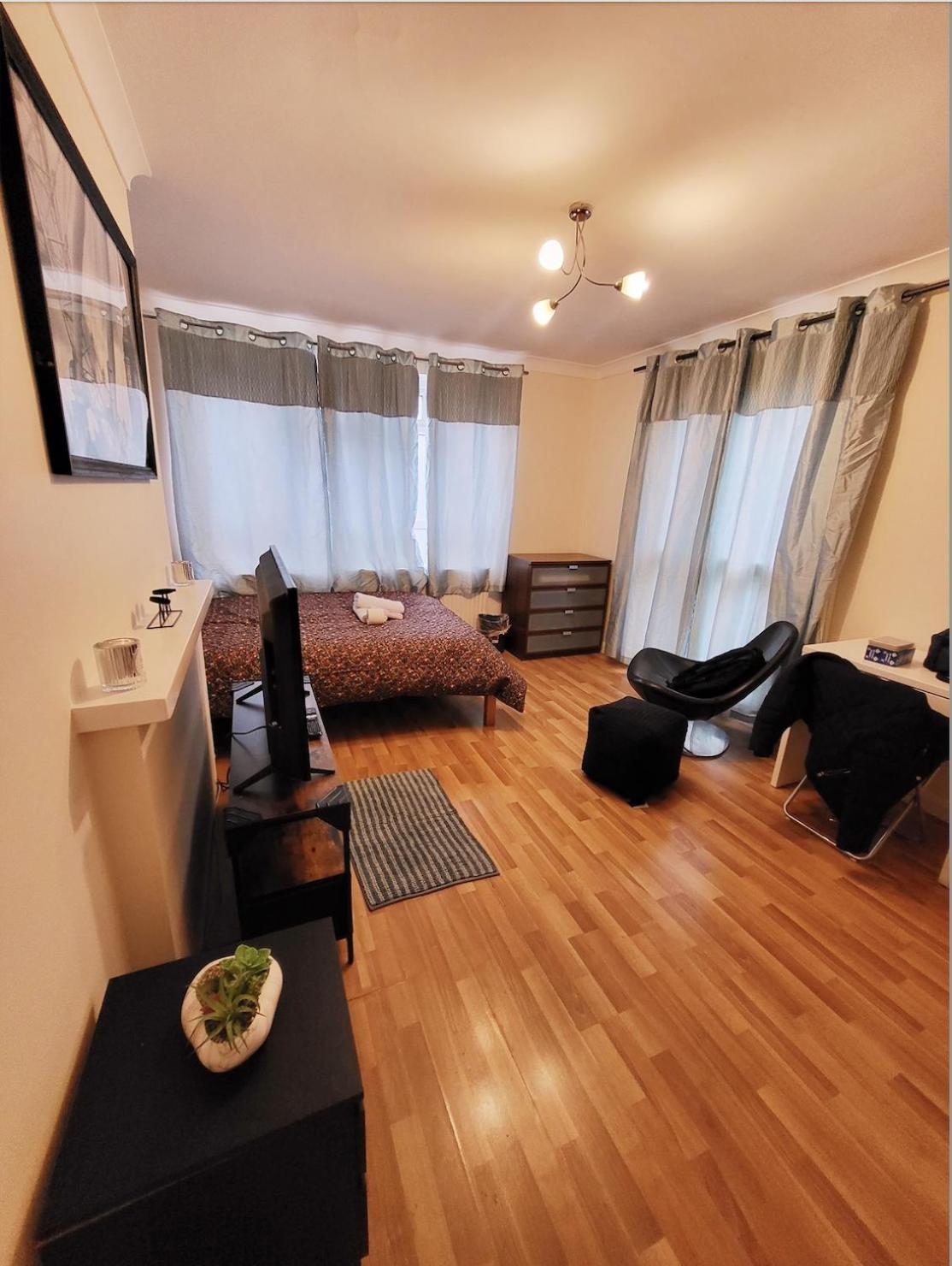 לונדון Huge And Affordable 3 Bedroom Flat In Hammersmith For 7 People With Welcome Breakfast מראה חיצוני תמונה