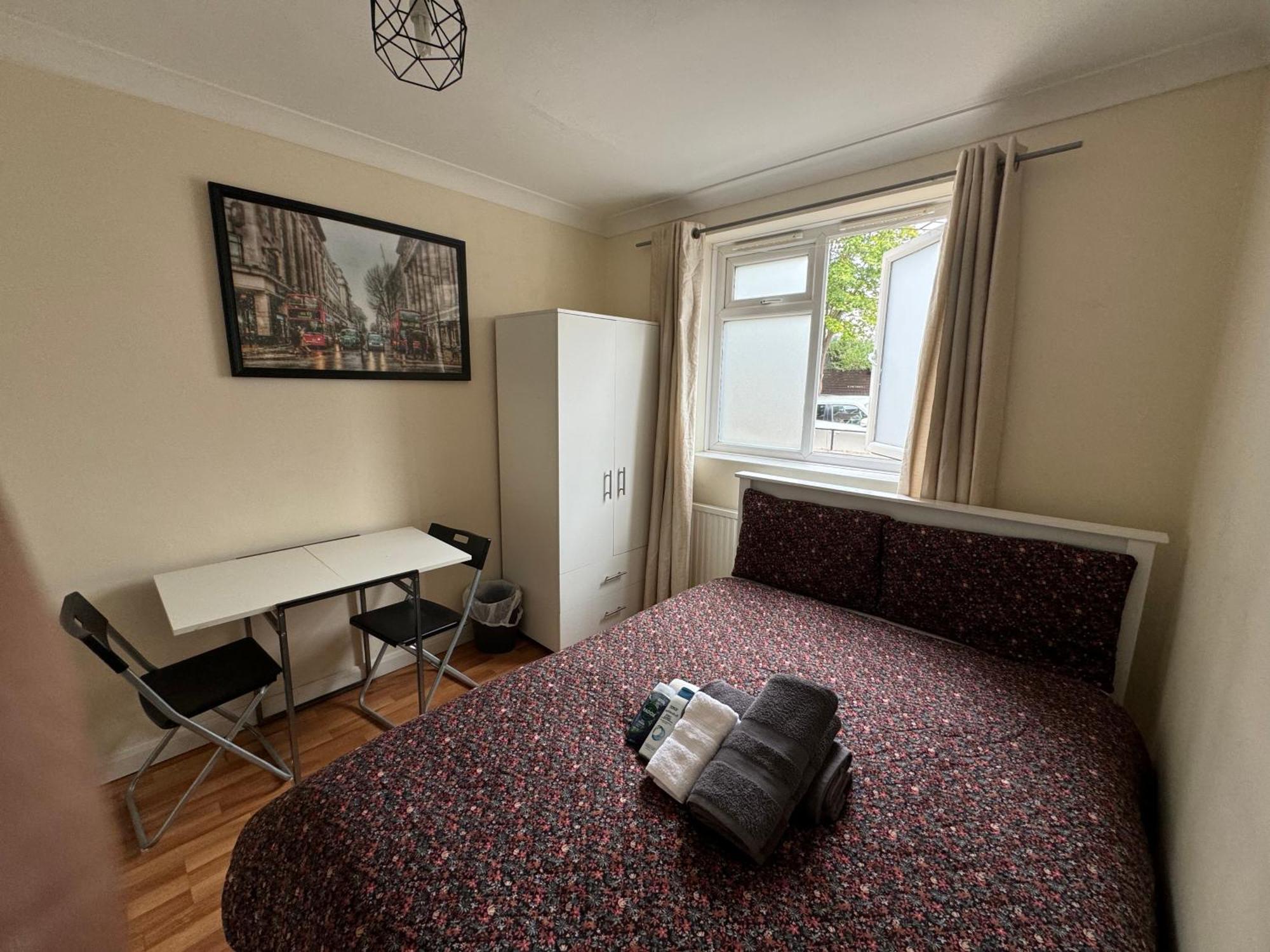 לונדון Huge And Affordable 3 Bedroom Flat In Hammersmith For 7 People With Welcome Breakfast מראה חיצוני תמונה