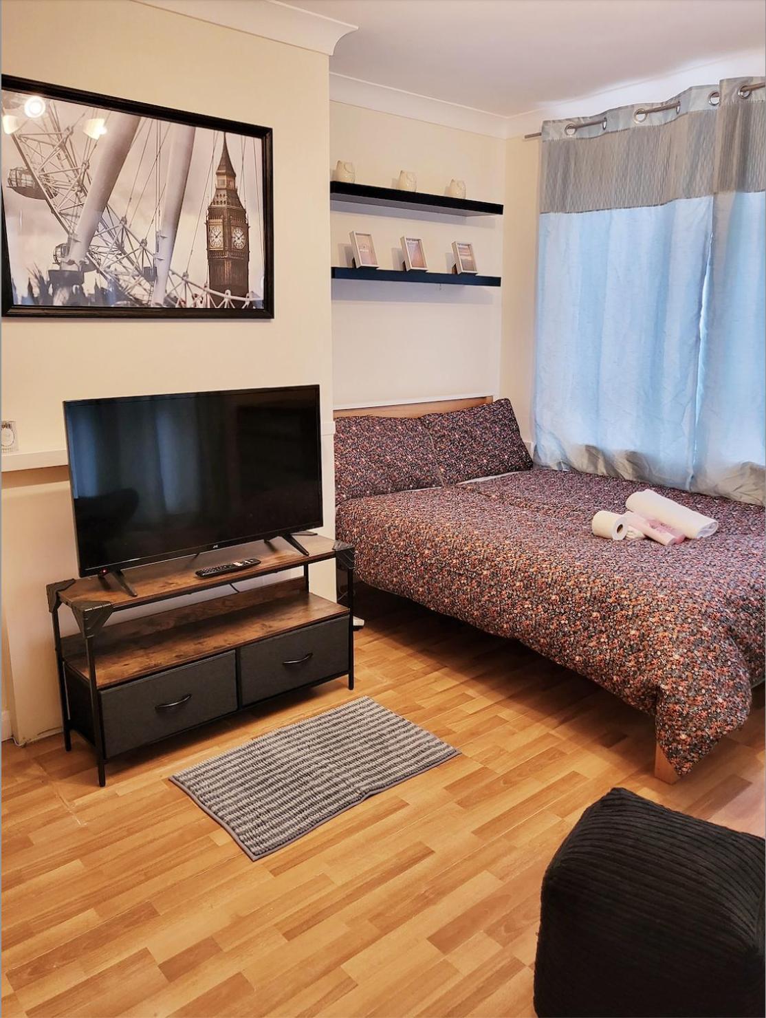 לונדון Huge And Affordable 3 Bedroom Flat In Hammersmith For 7 People With Welcome Breakfast מראה חיצוני תמונה