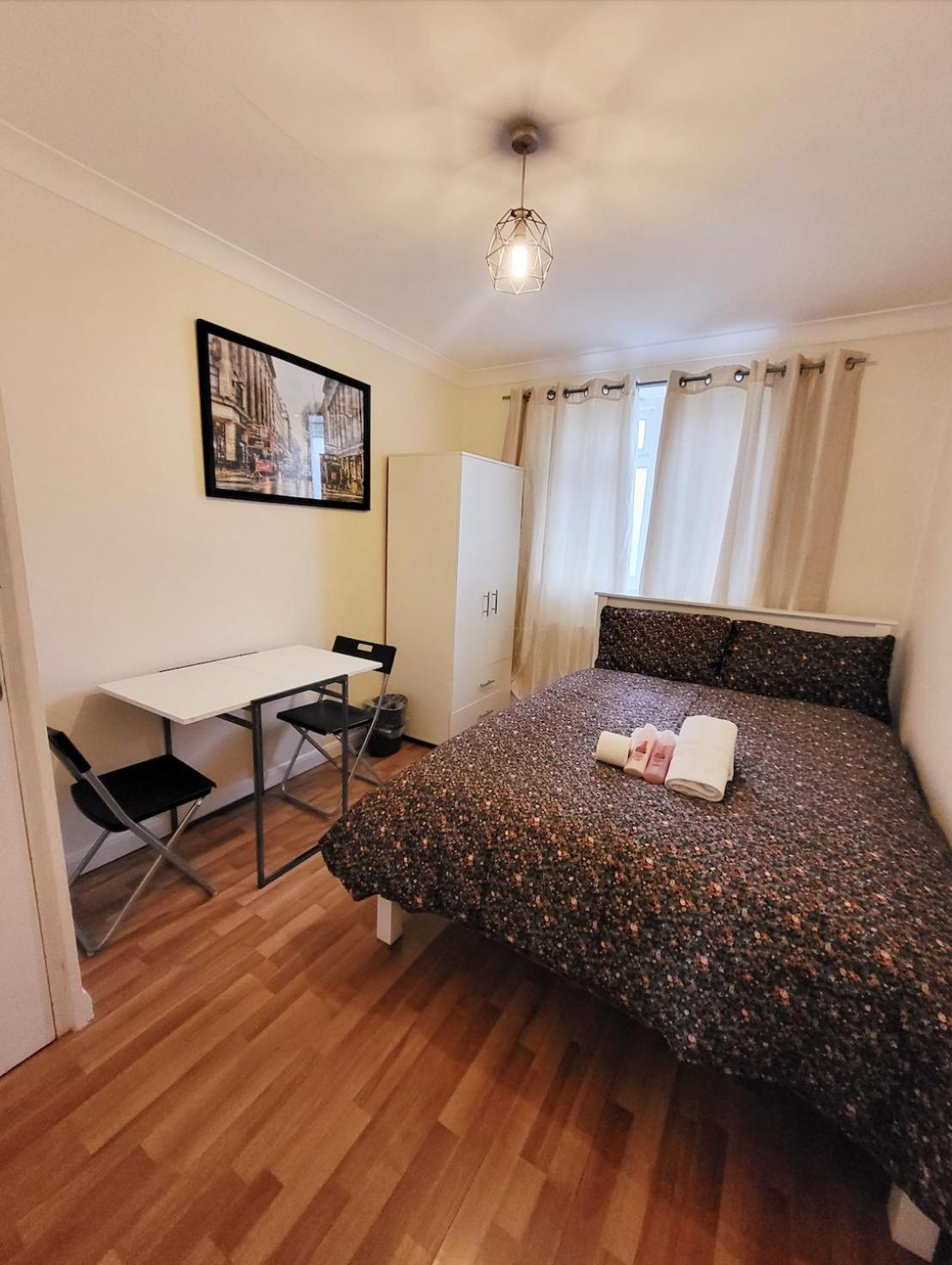 לונדון Huge And Affordable 3 Bedroom Flat In Hammersmith For 7 People With Welcome Breakfast מראה חיצוני תמונה