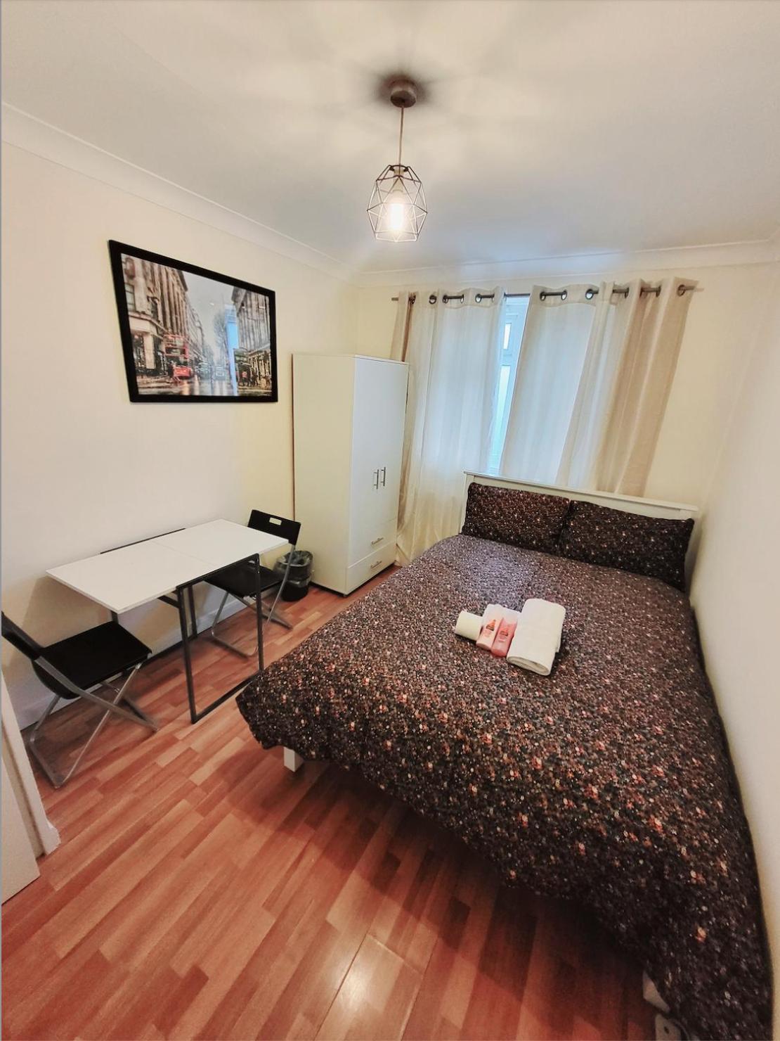 לונדון Huge And Affordable 3 Bedroom Flat In Hammersmith For 7 People With Welcome Breakfast מראה חיצוני תמונה
