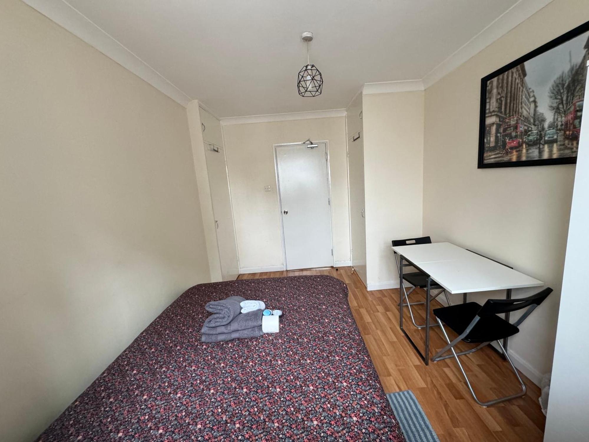 לונדון Huge And Affordable 3 Bedroom Flat In Hammersmith For 7 People With Welcome Breakfast מראה חיצוני תמונה