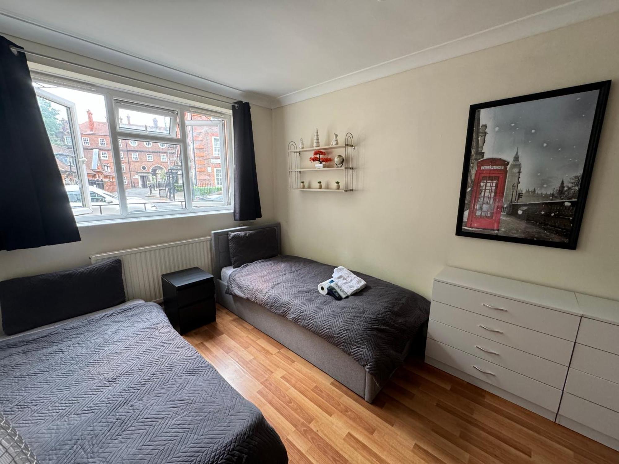 לונדון Huge And Affordable 3 Bedroom Flat In Hammersmith For 7 People With Welcome Breakfast מראה חיצוני תמונה