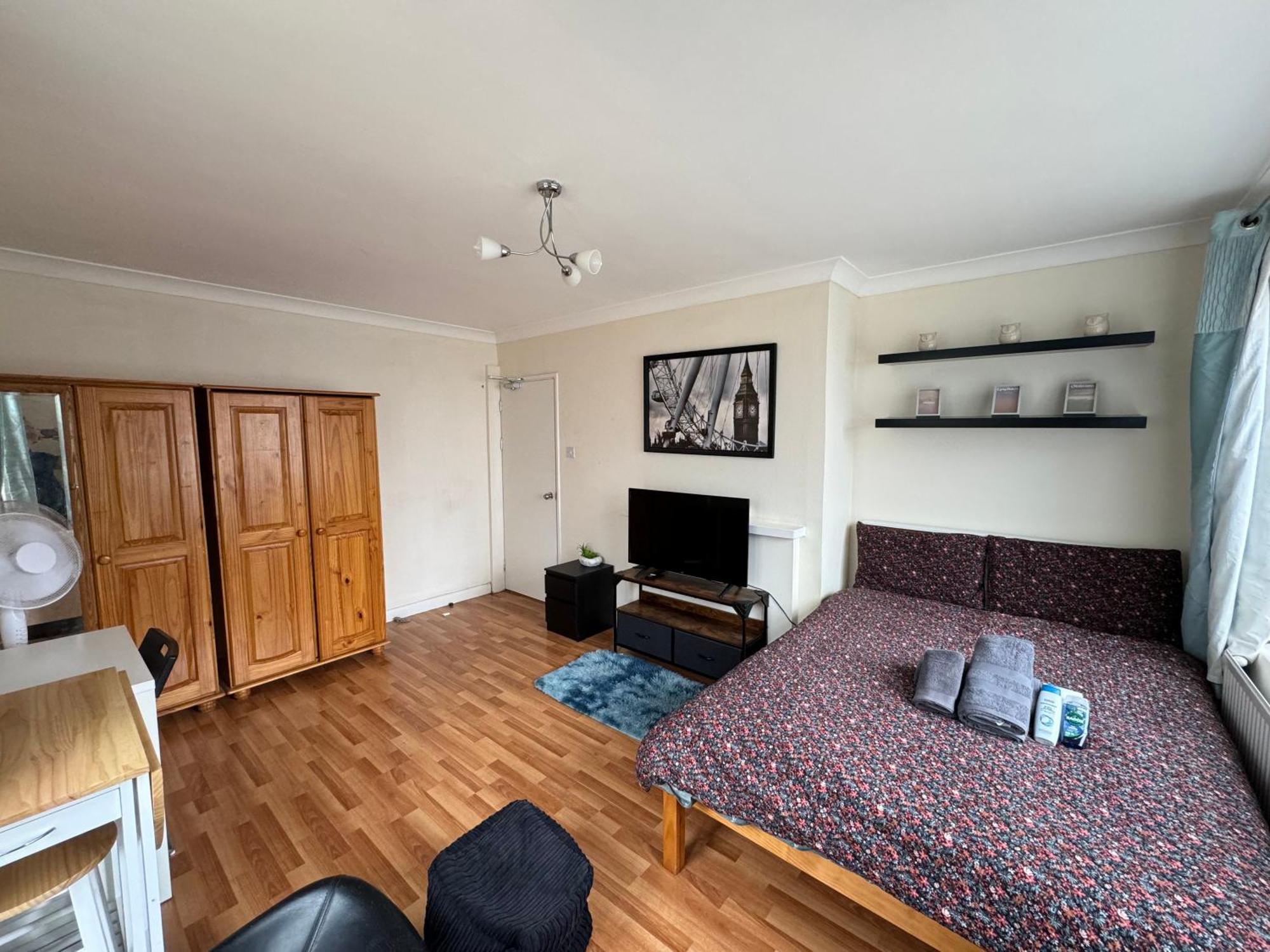 לונדון Huge And Affordable 3 Bedroom Flat In Hammersmith For 7 People With Welcome Breakfast מראה חיצוני תמונה