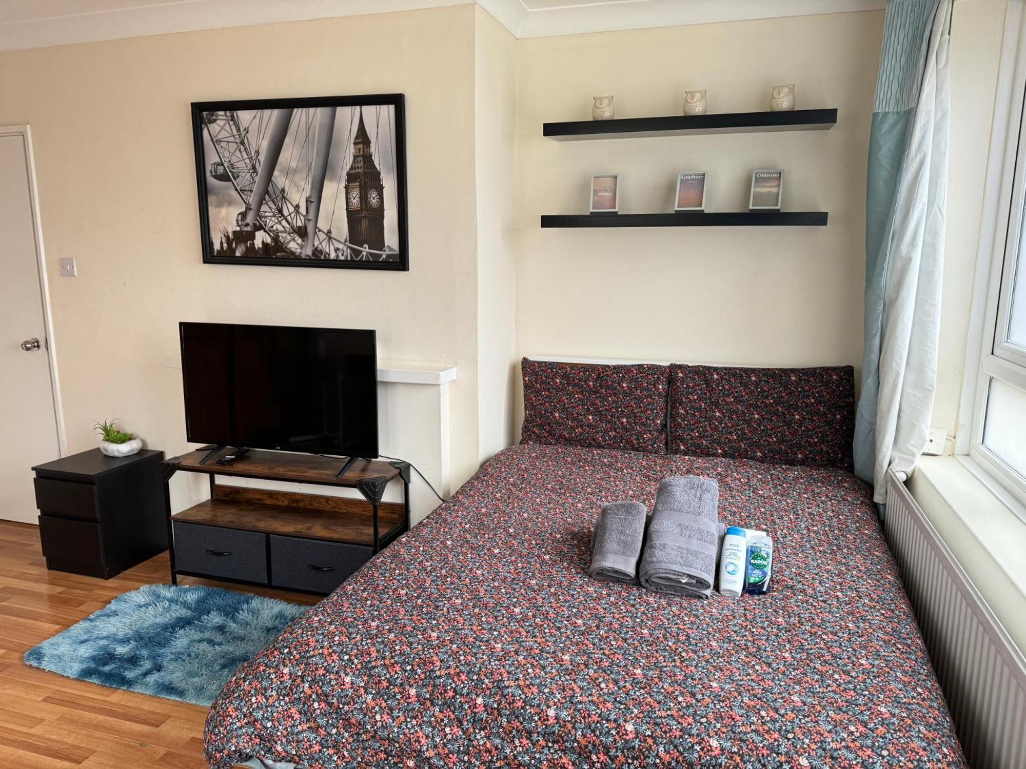 לונדון Huge And Affordable 3 Bedroom Flat In Hammersmith For 7 People With Welcome Breakfast מראה חיצוני תמונה