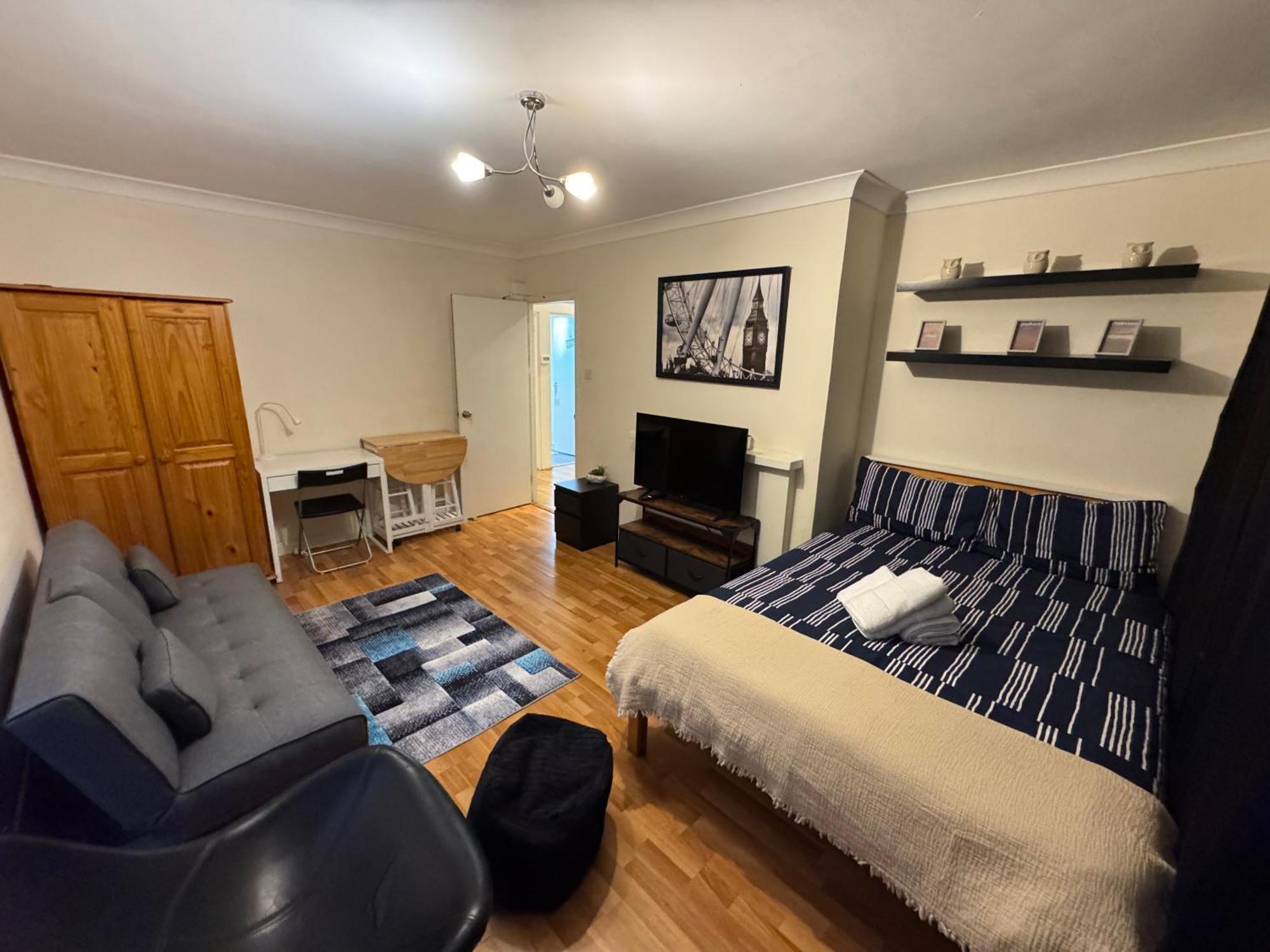 לונדון Huge And Affordable 3 Bedroom Flat In Hammersmith For 7 People With Welcome Breakfast מראה חיצוני תמונה